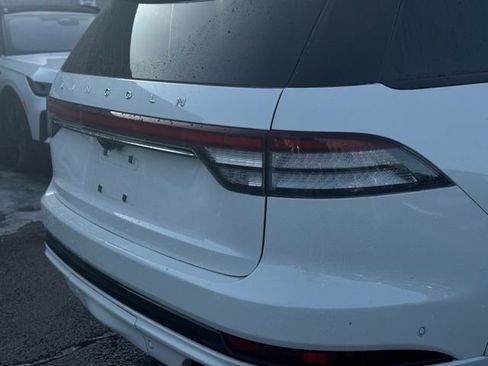 Used 2023 Lincoln Aviator Reserve w/ Equipment Group 201A image 6