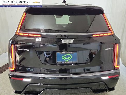 Certified 2026 Cadillac Vistiq Platinum w/ LPO, Floor Liner Package AWD/4WD image 4