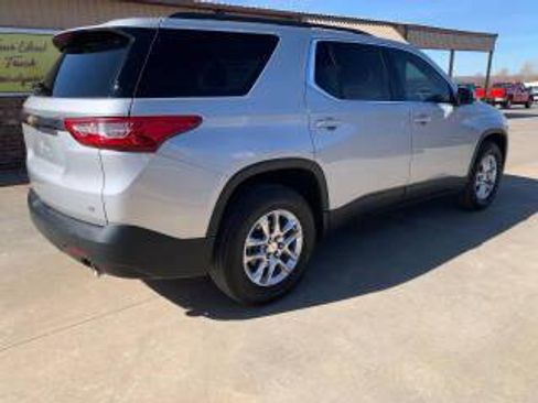Used 2019 Chevrolet Traverse LT image 2
