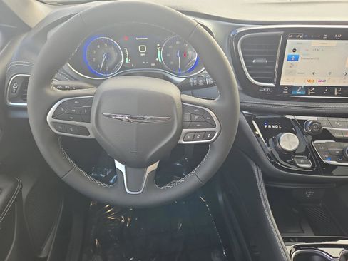 New 2026 Chrysler Pacifica Limited image 33