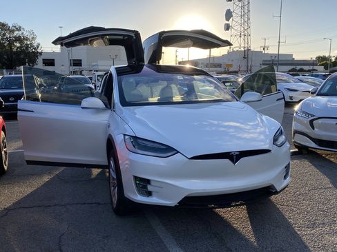 Used 2018 Tesla Model X 75D image 31