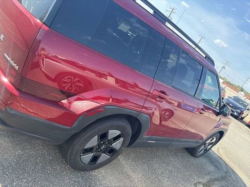 Used 2025 Hyundai Santa Fe SEL image 2