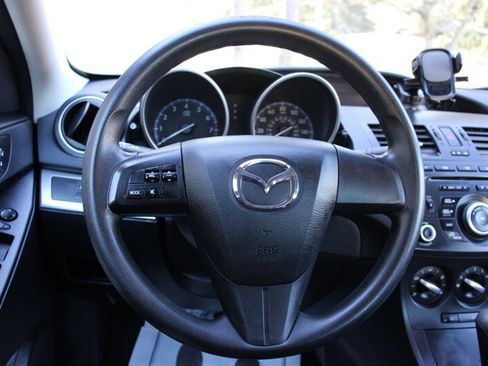 Used 2013 MAZDA MAZDA3 i SV w/ Convenience Pkg image 16