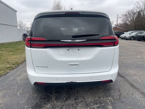 Used 2024 Chrysler Pacifica Touring-L FWD image 13