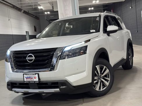 New 2025 Nissan Pathfinder SL image 32