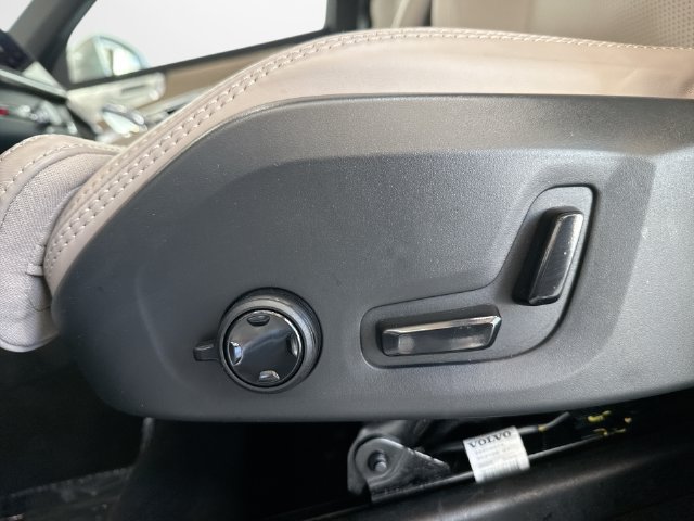 Certified 2025 Volvo XC90 B6 Ultra AWD/4WD image 18