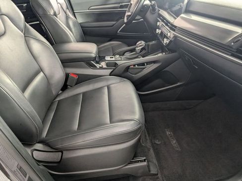 Used 2025 Kia Telluride S AWD/4WD image 32