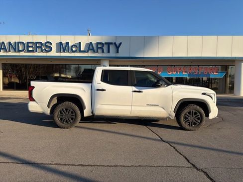 Used 2022 Toyota Tundra SR5 w/ Convenience Package image 3