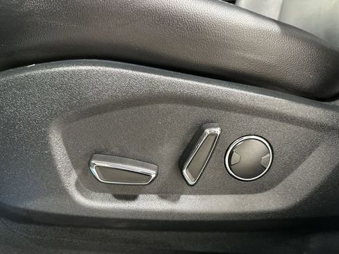 Used 2019 Ford Edge Titanium w/ Equipment Group 301A AWD/4WD image 16