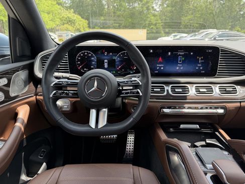 Used 2025 Mercedes-Benz GLS 450 4MATIC image 18