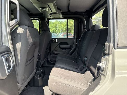 Used 2023 Jeep Gladiator Sport image 24