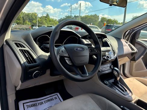 Used 2016 Ford Focus SE w/ SE Power Seat Package image 15
