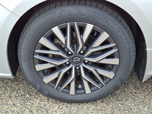 Certified 2023 Nissan Altima 2.5 SV w/ SV Premium Package FWD image 7