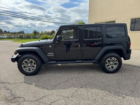 Used 2014 Jeep Wrangler Unlimited Sport w/ Quick Order Package 24S AWD/4WD image 5