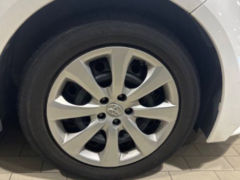 Used 2020 Toyota Corolla LE image 5