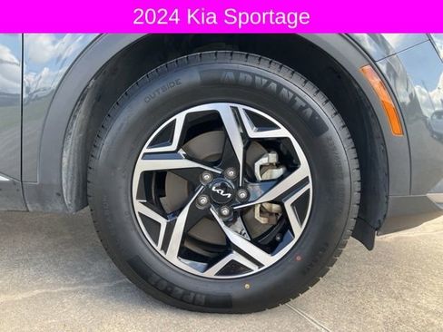 Used 2024 Kia Sportage LX image 10