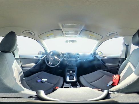 Used 2017 Volkswagen Tiguan Limited w/ Premium Package image 34