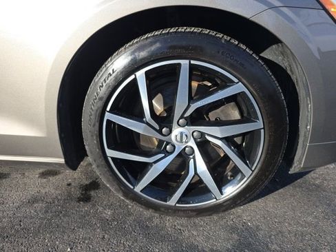 Used 2020 Volvo S60 T6 Momentum image 11