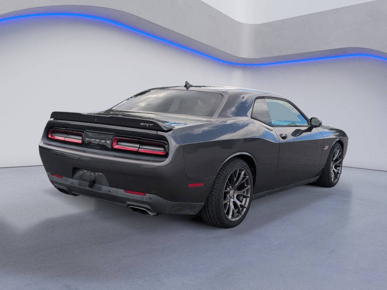 Used 2016 Dodge Challenger SRT w/ Technology Group RWD image 3