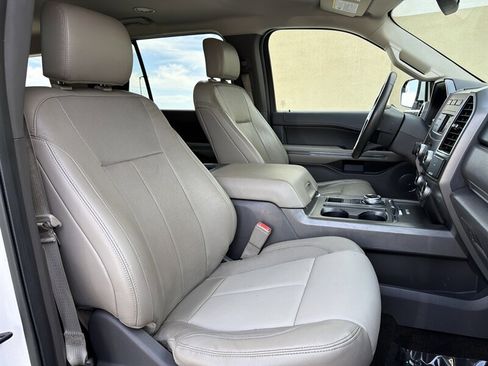 Used 2018 Ford Expedition Max XLT image 19