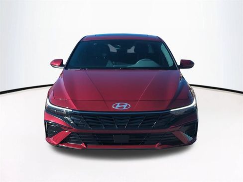 Used 2025 Hyundai Elantra SEL FWD image 3