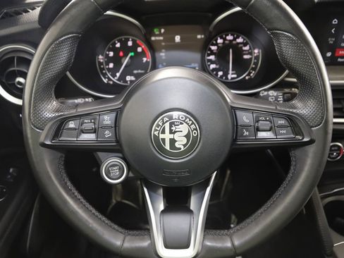 Used 2023 Alfa Romeo Stelvio Ti image 44