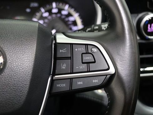 Used 2023 Toyota Highlander XLE FWD image 20