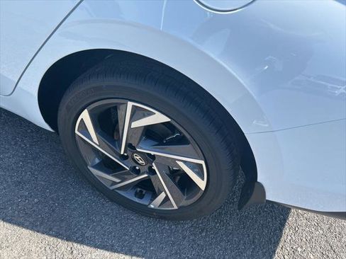 New 2026 Hyundai Elantra Limited FWD image 9