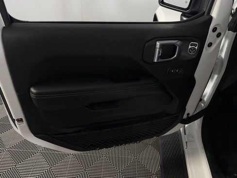 Used 2022 Jeep Wrangler Unlimited Sahara AWD/4WD image 25