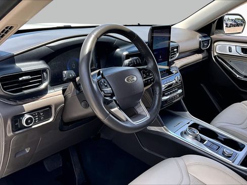 Used 2023 Ford Explorer Platinum w/ Technology Package AWD/4WD image 30