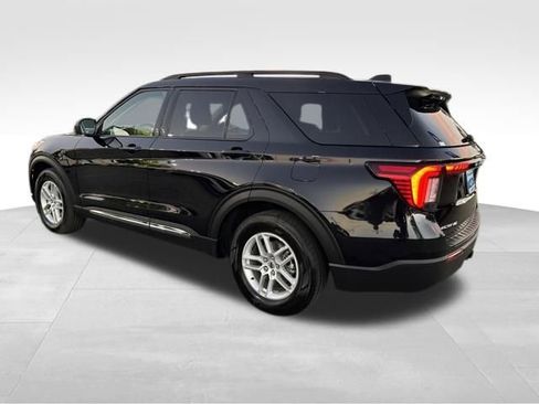 Used 2025 Ford Explorer Active image 3