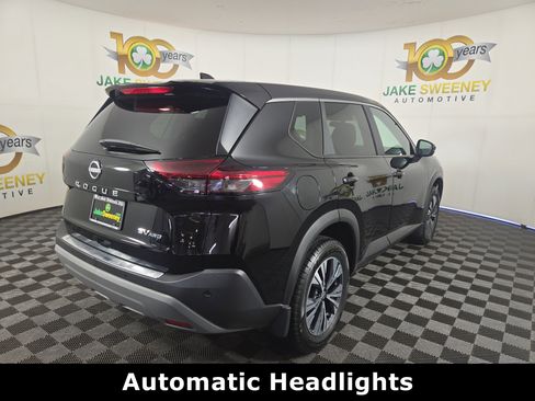 Used 2023 Nissan Rogue SV image 9