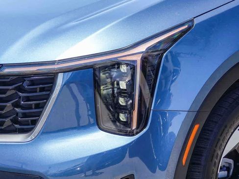 Certified 2025 Kia Sorento EX FWD image 8