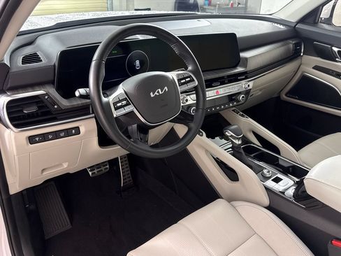 Used 2025 Kia Telluride SX w/ SX Captain's Chair Package FWD image 14