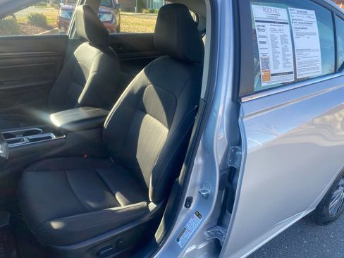 Used 2024 Nissan Altima 2.5 SV image 13