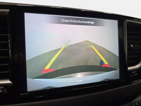 Used 2025 Chrysler Pacifica Select FWD image 21