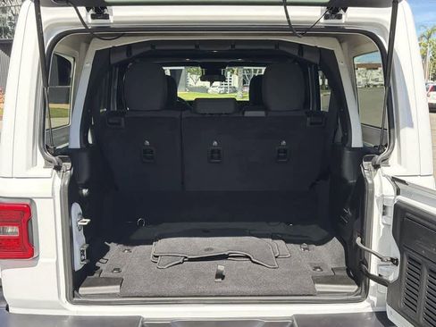 Used 2025 Jeep Wrangler Sahara image 30