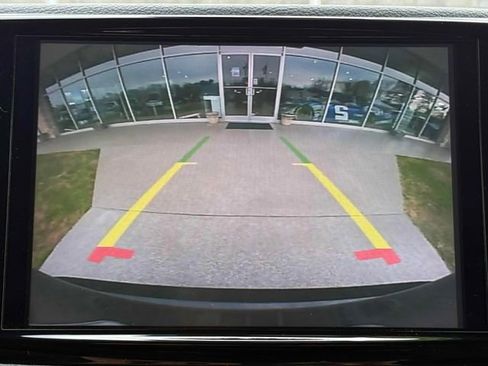 Used 2021 Chrysler Pacifica Touring w/ Uconnect Theater Family Group image 6