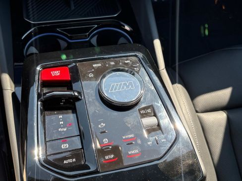 Used 2025 BMW M5 w/ Carbon Package image 29