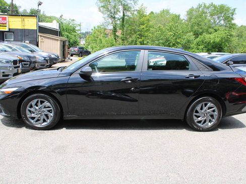 Used 2024 Hyundai Elantra SEL FWD image 12