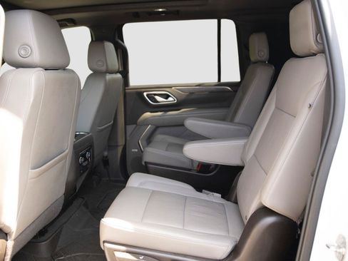 Used 2022 Chevrolet Suburban LT w/ LT Signature Plus Package AWD/4WD image 15