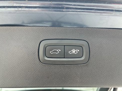 Used 2024 Volvo XC90 B6 Ultimate w/ Lounge Package image 12