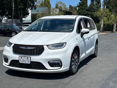 Used 2023 Chrysler Pacifica Touring-L