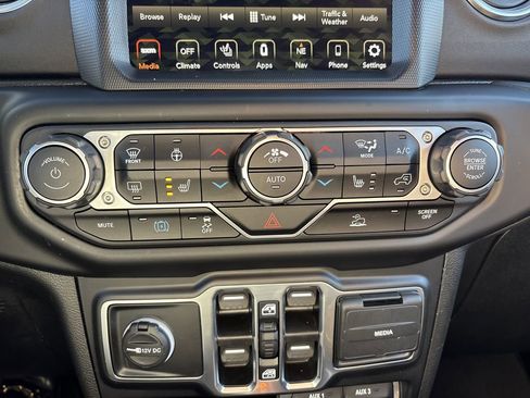 Used 2023 Jeep Wrangler Unlimited Sahara w/ Cold Weather Group image 28