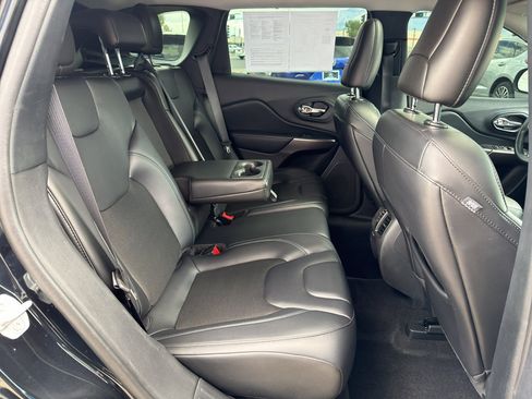 Used 2021 Jeep Cherokee Latitude Plus w/ Sun & Sound Group FWD image 16