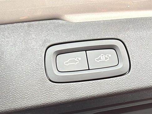 Certified 2025 Volvo V60 B5 Cross Country Plus image 30