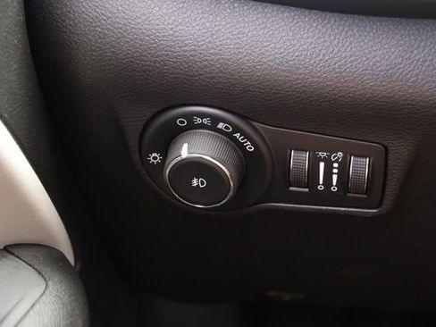 Used 2025 Jeep Compass Limited AWD/4WD image 20