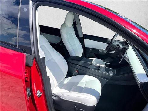 Used 2022 Tesla Model Y Long Range AWD/4WD image 9