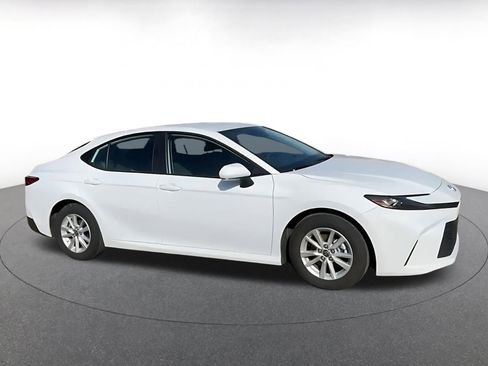 Used 2025 Toyota Camry LE image 16