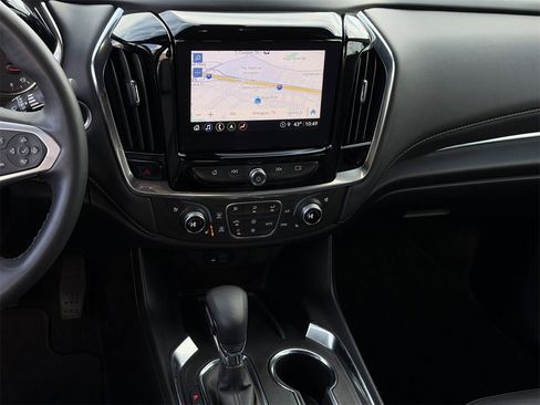 Used 2023 Chevrolet Traverse Premier image 17